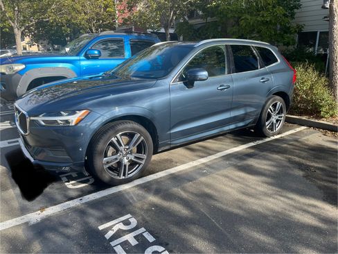 Used 2019 Volvo XC60 T6 Momentum w/ Advanced Package image 4
