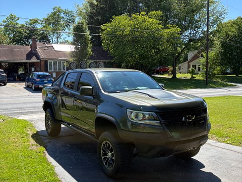 Used 2017 Chevrolet Colorado ZR2 w/ LPO, Premium Interior Package AWD/4WD image 10