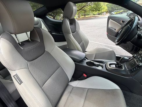 Used 2013 Hyundai Genesis 2.0T image 11