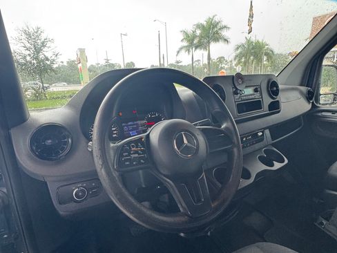 Used 2021 Mercedes-Benz Sprinter 2500 image 16