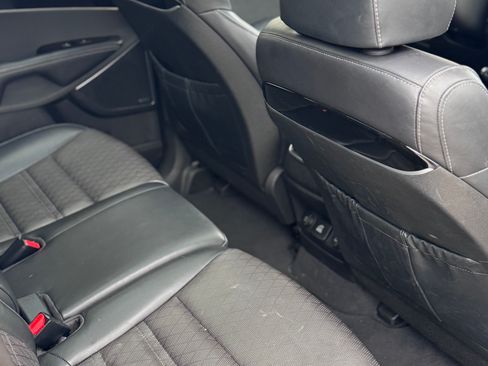 Used 2018 Kia Sorento SX image 9