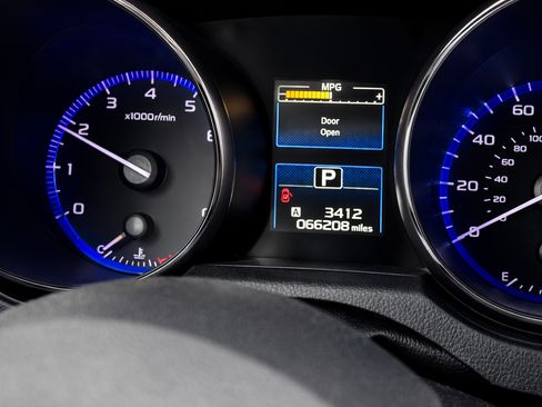 Used 2018 Subaru Outback 2.5i Premium image 3