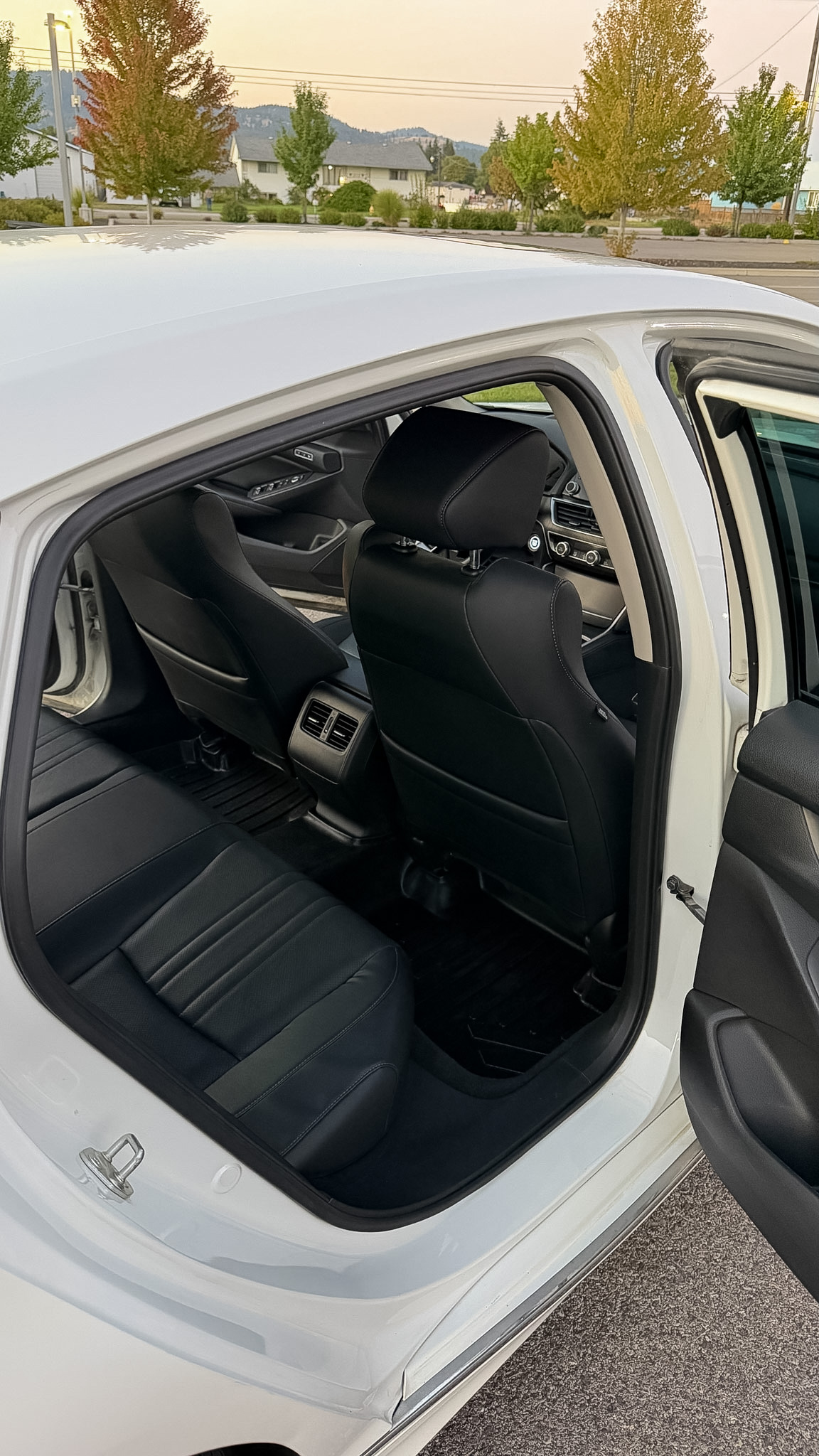 Used 2018 Honda Accord Touring image 10