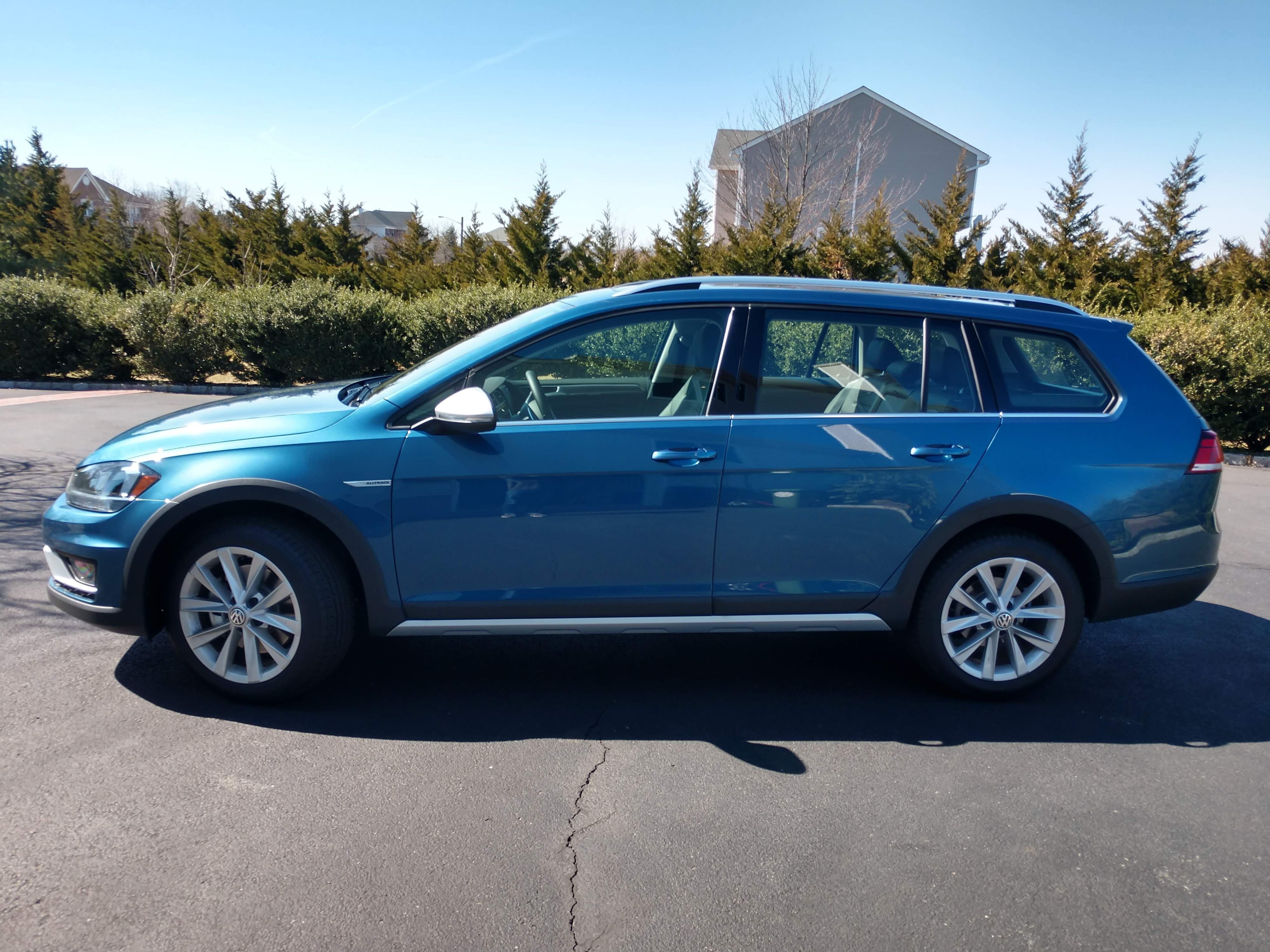 Used 2019 Volkswagen Golf Alltrack SE AWD/4WD image 1