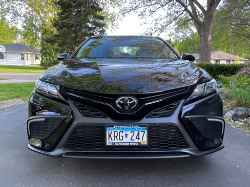 Used 2023 Toyota Camry SE FWD image 2