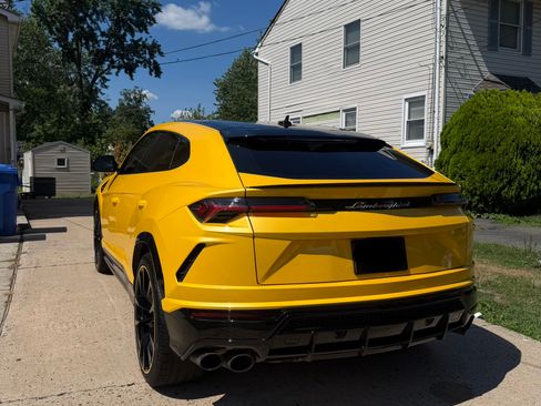 Used 2021 Lamborghini Urus AWD/4WD image 2