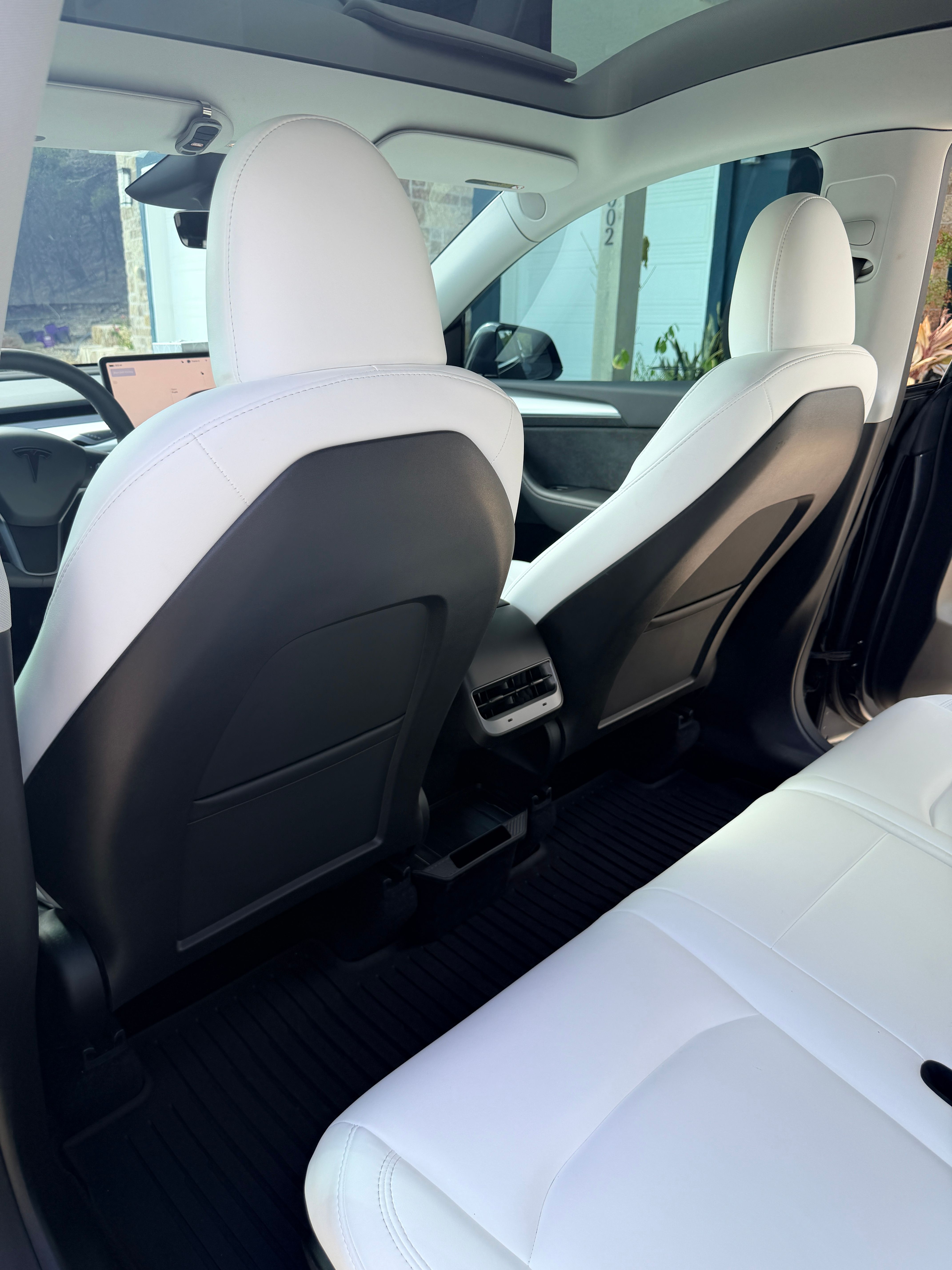 Used 2024 Tesla Model Y Long Range AWD/4WD image 21