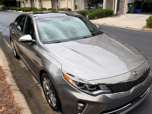 Used 2018 Kia Optima SX w/ Technology Package FWD image 2
