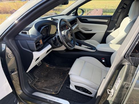 Used 2024 Porsche Macan 4 Electric image 13