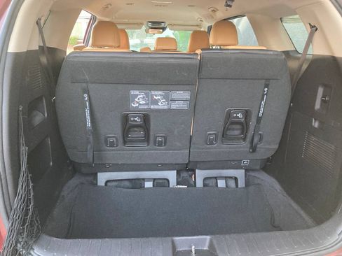 Used 2022 Kia Carnival LX image 11