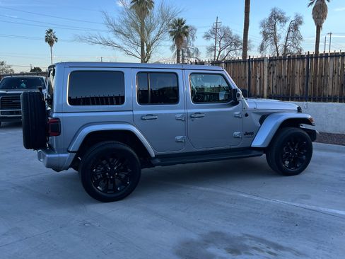Used 2021 Jeep Wrangler Unlimited Sahara image 2