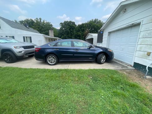 Used 2018 Toyota Avalon Limited w/ All Weather Liner Package FWD image 5
