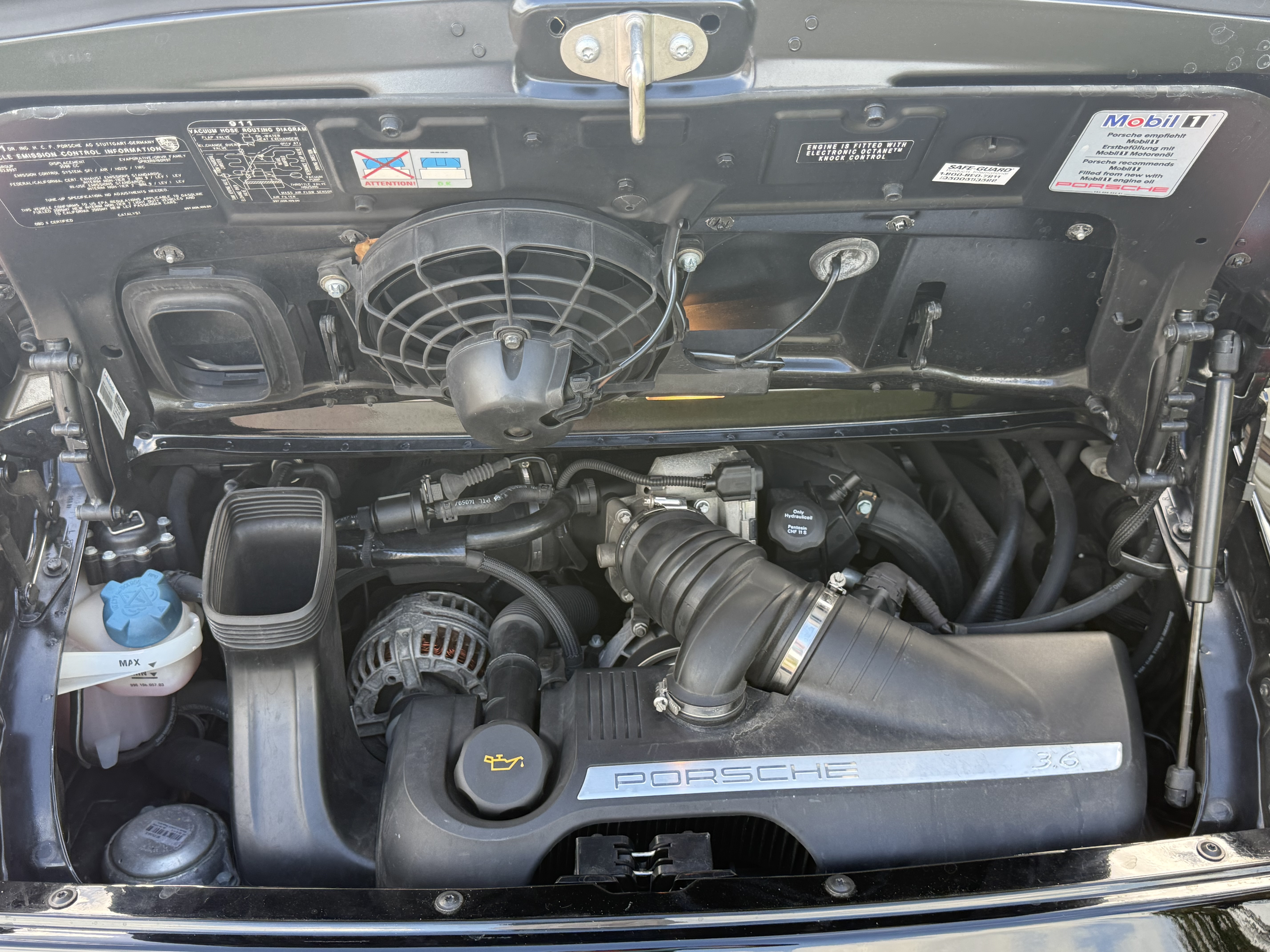 Used 2005 Porsche 911 Carrera RWD image 15