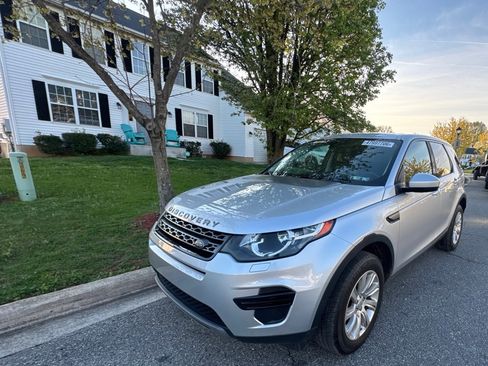 Used 2016 Land Rover Discovery Sport SE image 4