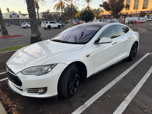 Used 2013 Tesla Model S Sedan 4D image 10