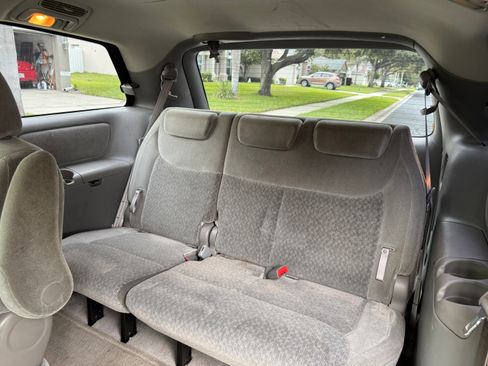 Used 2005 Toyota Sienna CE FWD image 18
