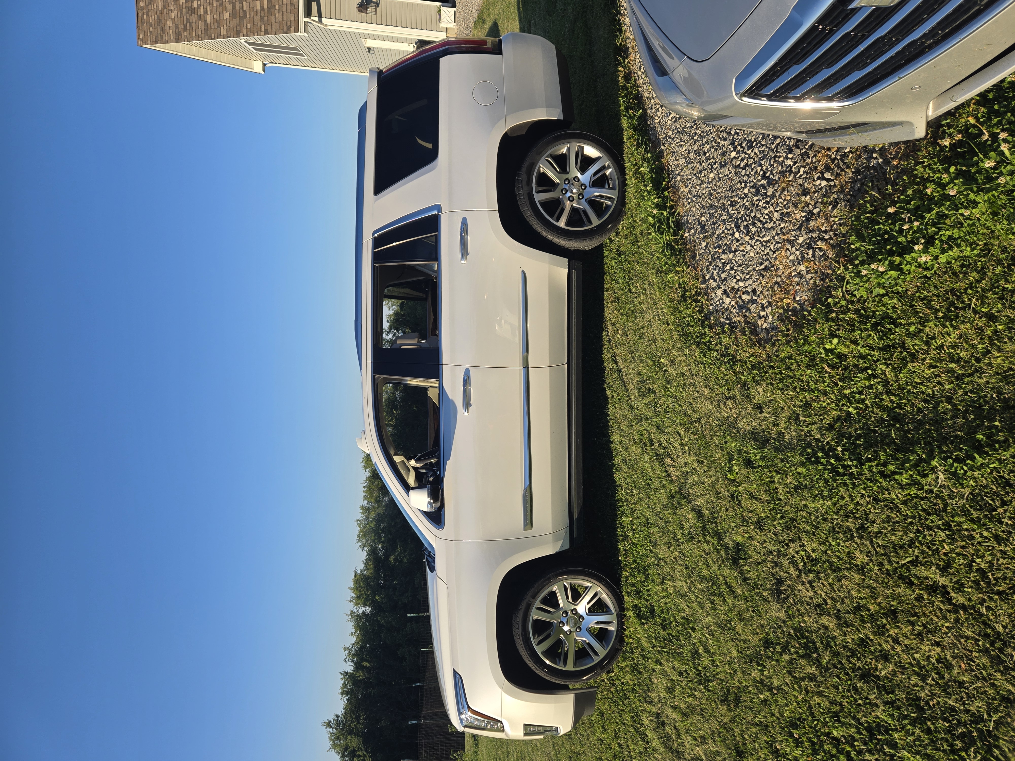 Used 2016 Cadillac Escalade Premium AWD/4WD image 5