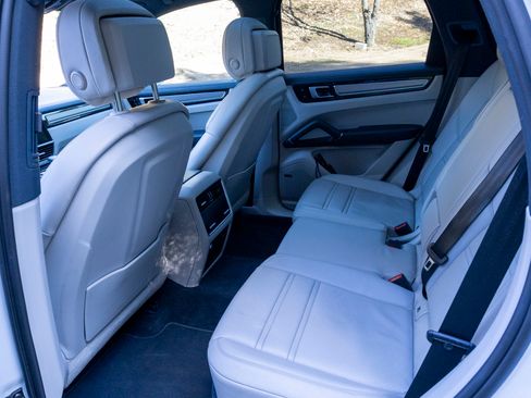 Used 2019 Porsche Cayenne S image 15