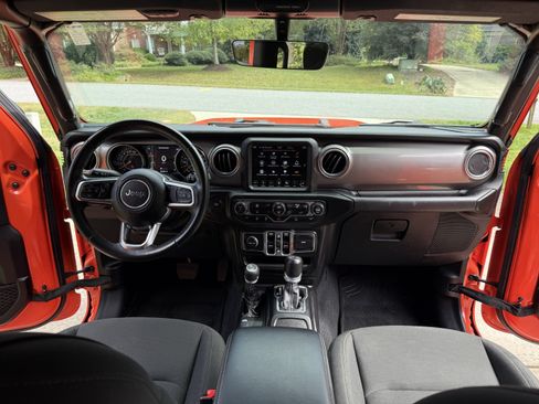 Used 2018 Jeep Wrangler Unlimited Sahara image 12