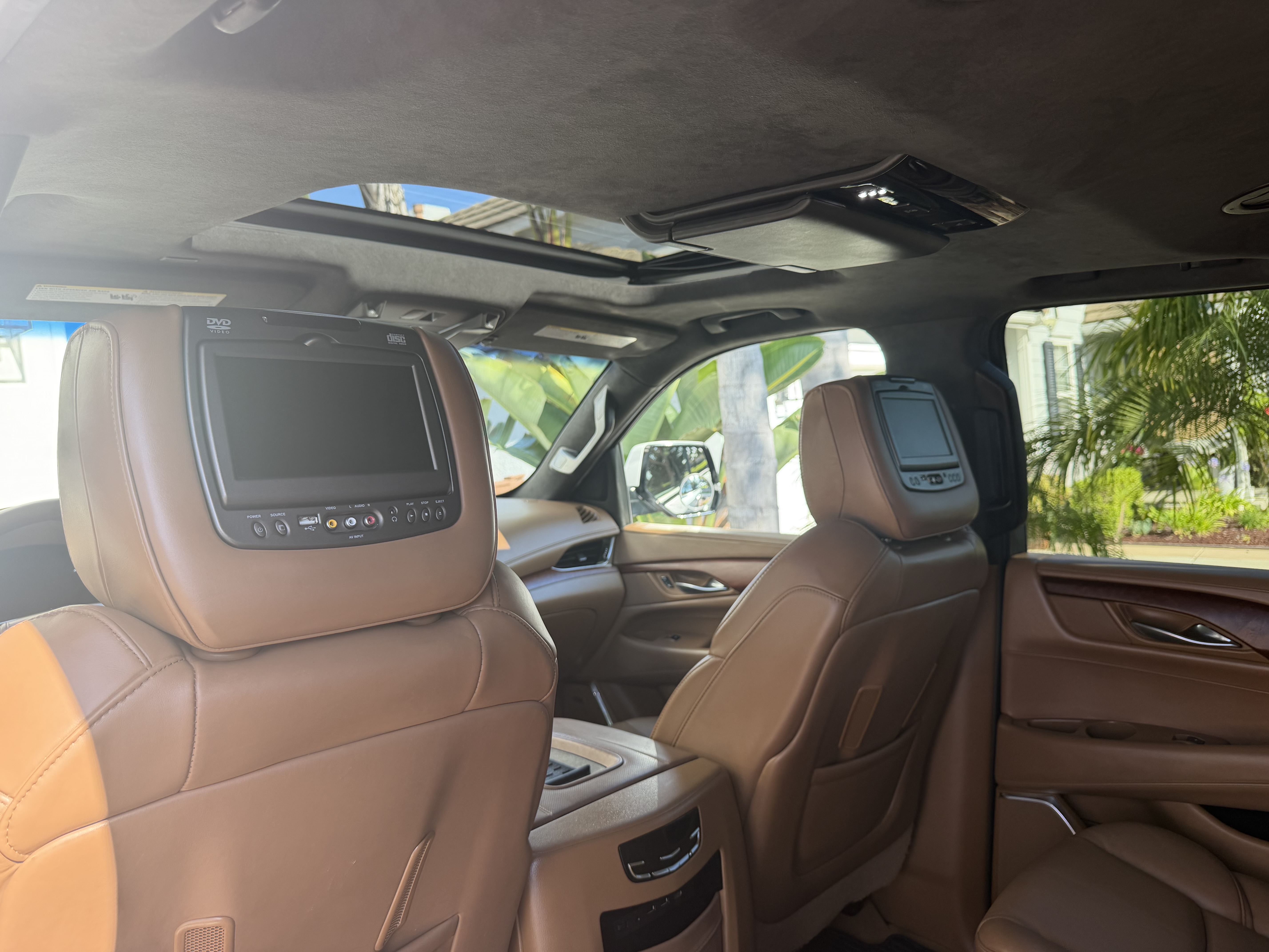 Used 2017 Cadillac Escalade ESV Platinum AWD/4WD image 24