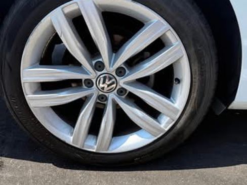 Used 2018 Volkswagen Passat 2.0T SEL Premium image 17