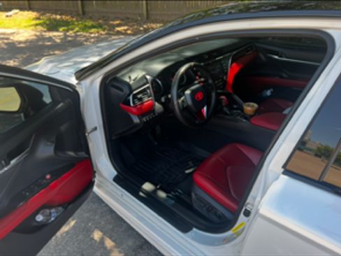 Used 2018 Toyota Camry XSE image 9