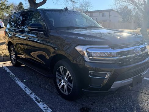 Used 2024 Ford Expedition Limited image 4