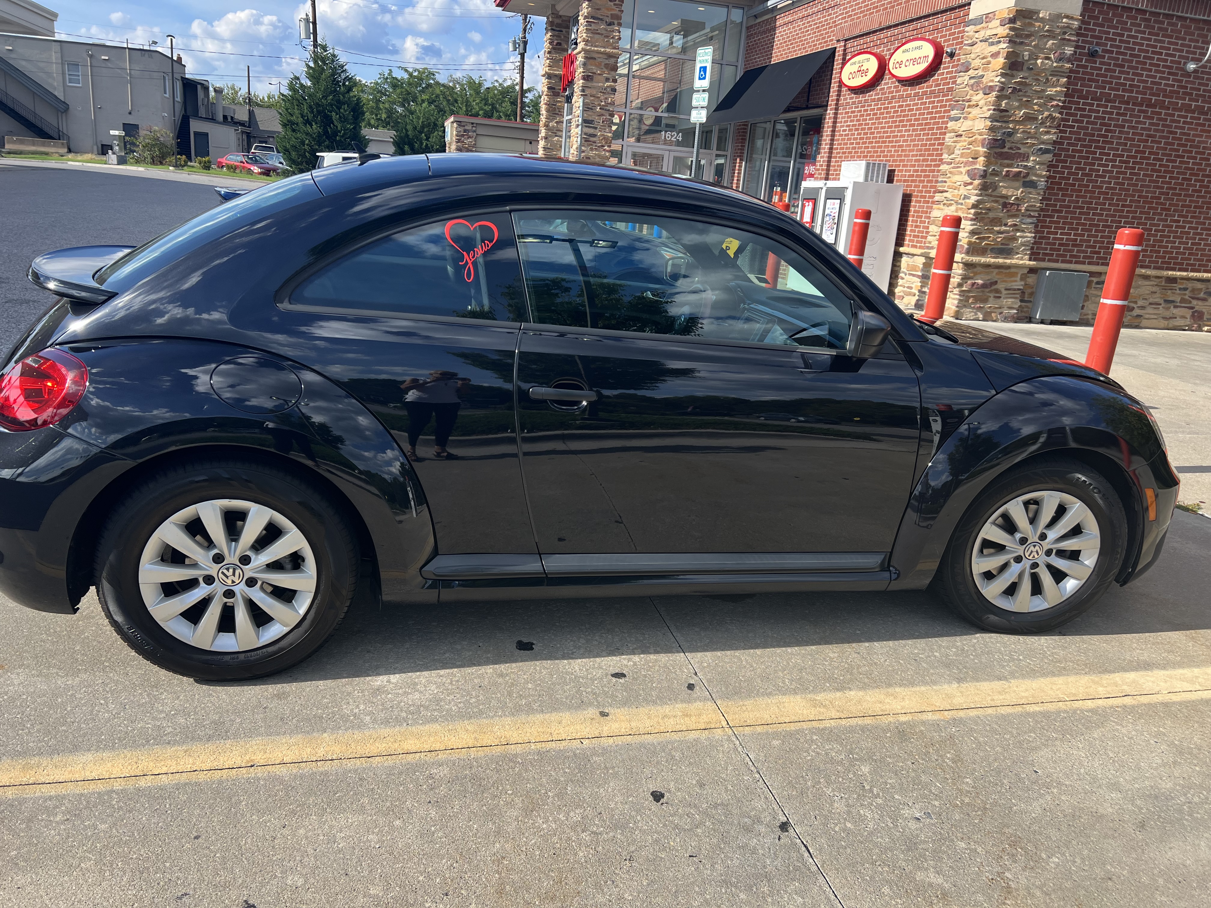 Used 2018 Volkswagen Beetle 2.0T S FWD image 6
