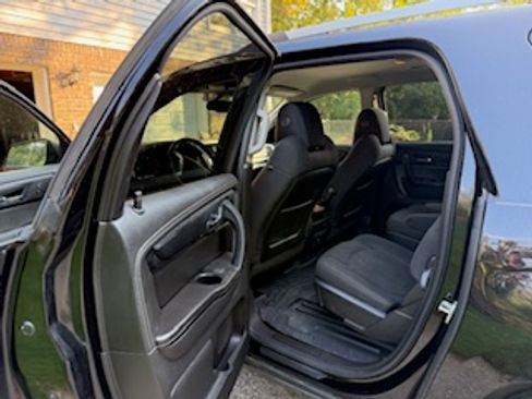 Used 2016 GMC Acadia SLE image 4