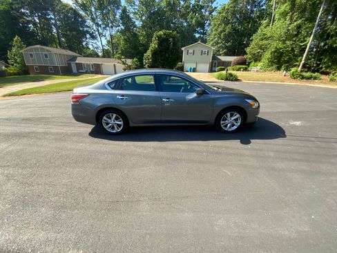 Used 2014 Nissan Altima 2.5 SV FWD image 4