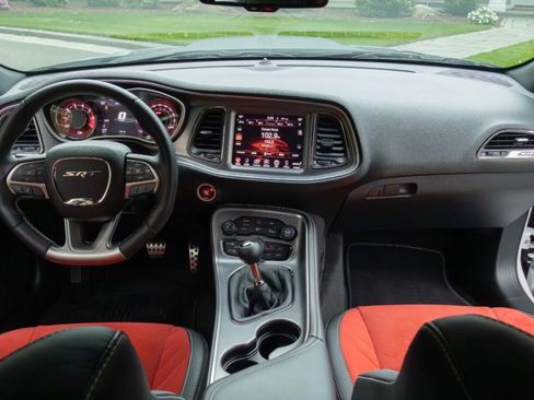 Used 2015 Dodge Challenger SRT Hellcat image 19