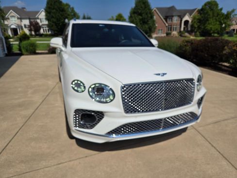 Used 2021 Bentley Bentayga AWD/4WD image 17