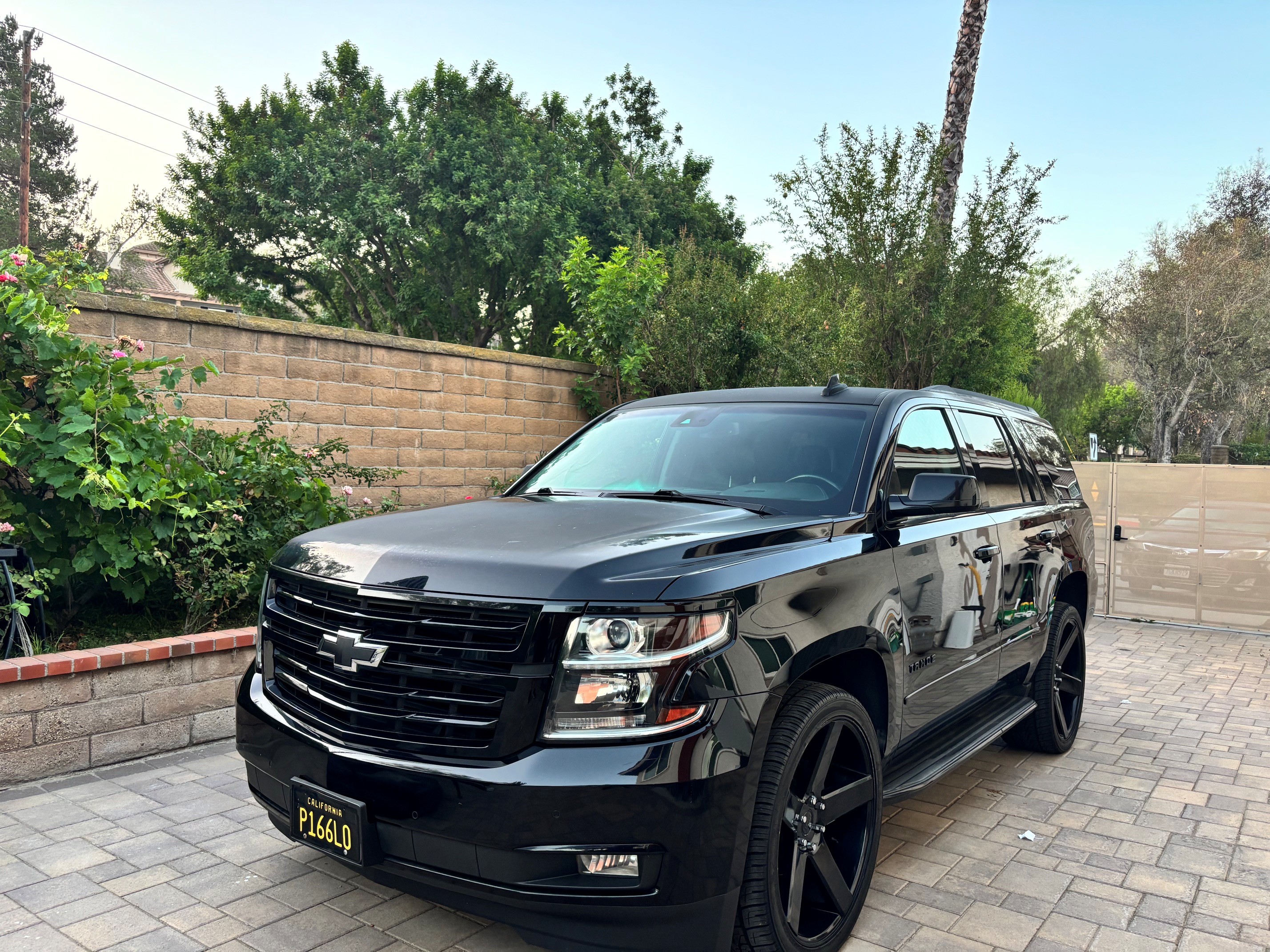 Used 2018 Chevrolet Tahoe Premier w/ RST 6.2L Performance Edition RWD image 2