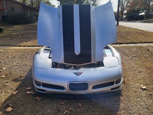 Used 2001 Chevrolet Corvette Convertible w/ Preferred Equipment Group2 image 17