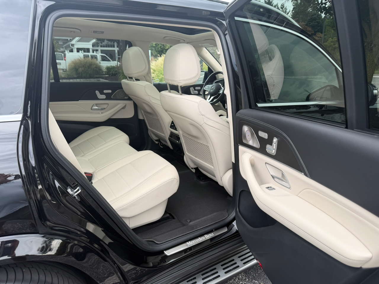Used 2023 Mercedes-Benz GLS 450 4MATIC image 28
