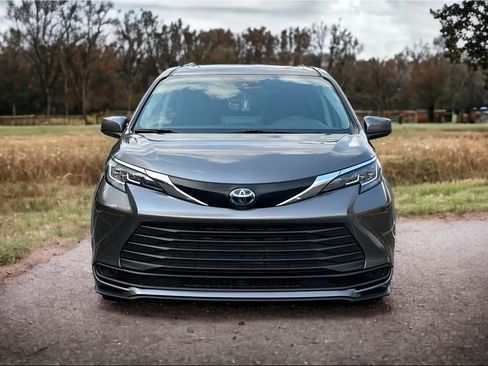 Used 2022 Toyota Sienna LE image 8