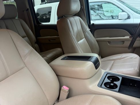Used 2011 Chevrolet Suburban LT w/ Luxury Package AWD/4WD image 24