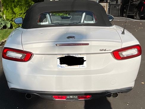 Used 2017 FIAT 124 Spider Lusso RWD image 9