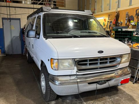 Used 2000 Ford E-350 and Econoline 350 Club Wagon RWD image 1