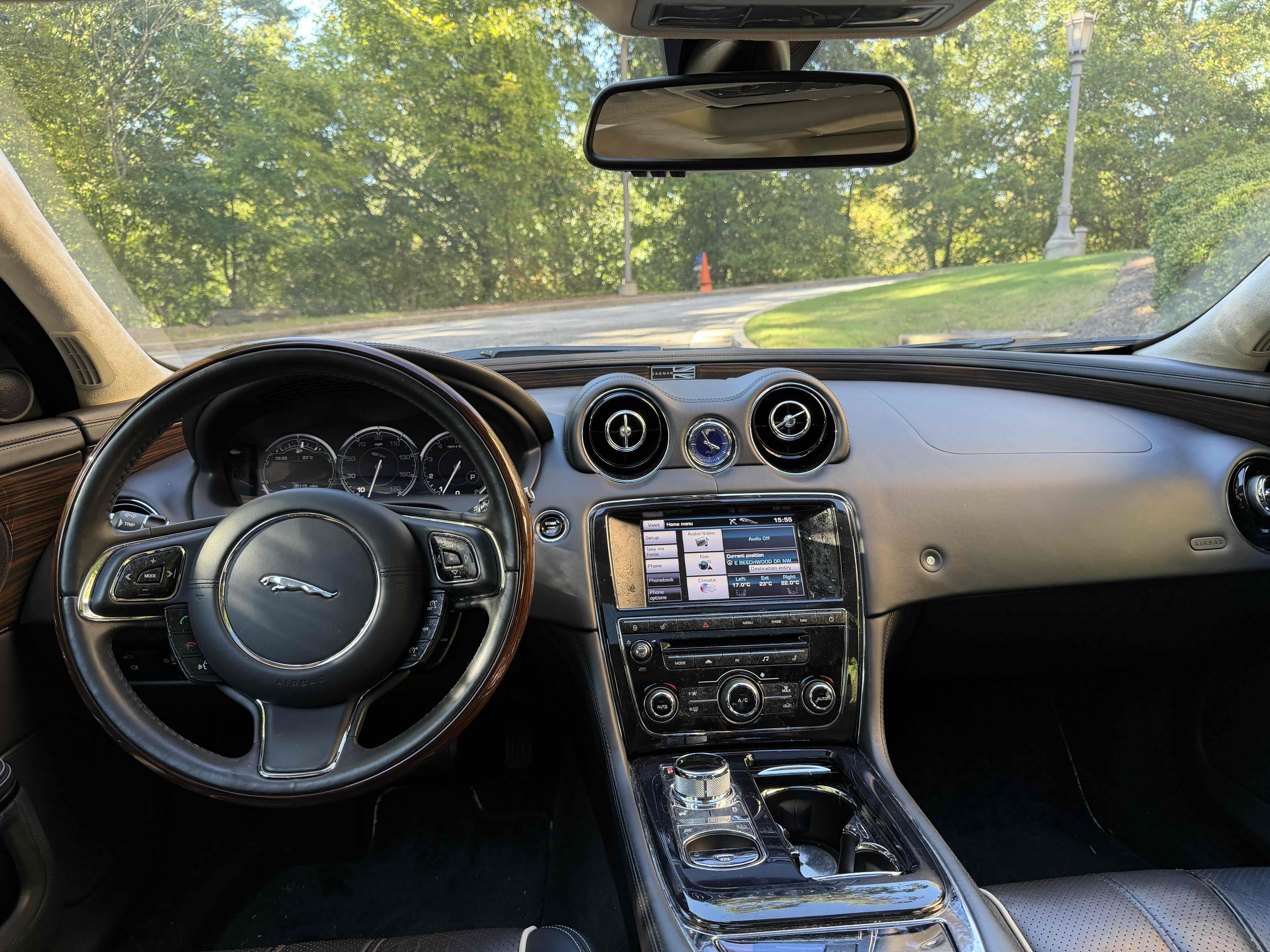 Used 2012 Jaguar XJ L RWD image 19