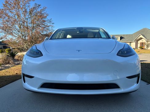 Used 2023 Tesla Model Y Long Range image 11