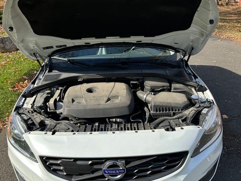 Used 2018 Volvo V60 T5 Cross Country w/ Convenience Package image 8