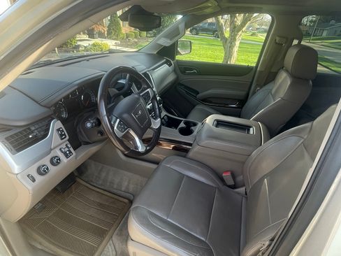 Used 2015 GMC Yukon SLT w/ HD Trailering Package image 11