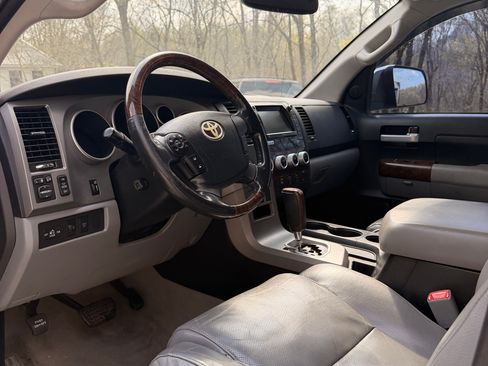 Used 2011 Toyota Tundra Limited w/ Platinum Pkg image 10