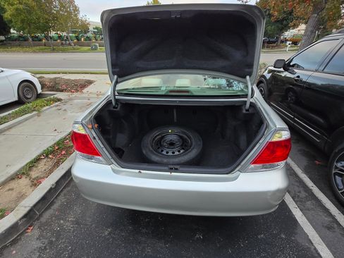 Used 2005 Toyota Camry LE image 10