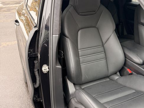 Used 2019 Porsche Cayenne Turbo image 11