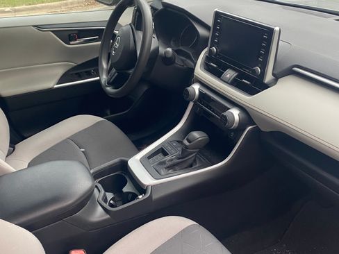 Used 2020 Toyota RAV4 XLE image 5