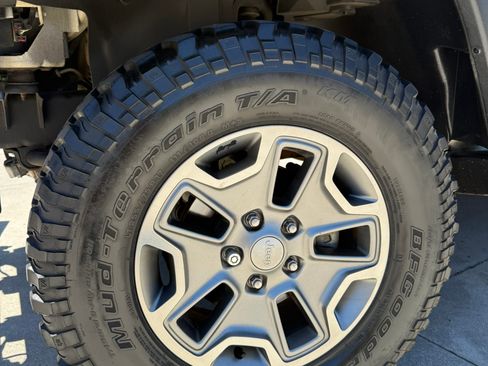 Used 2014 Jeep Wrangler Rubicon AWD/4WD image 16