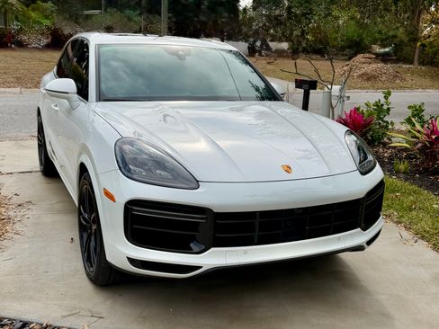 Used 2022 Porsche Cayenne Turbo image 6