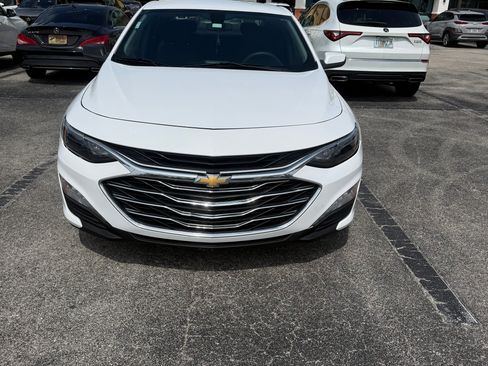 Used 2019 Chevrolet Malibu LT FWD image 2
